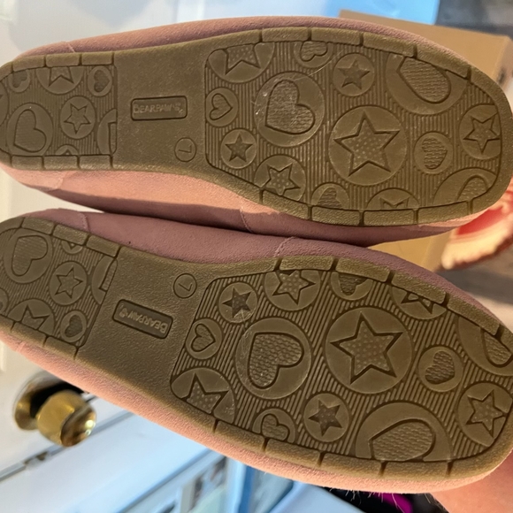 BearPaw Pink and Cream Slippers with Pom Poms Brand New in Box - Picture 3 of 3